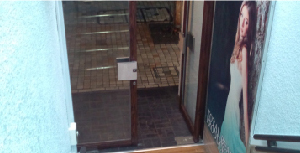 美容室　エントランス　看板　内装